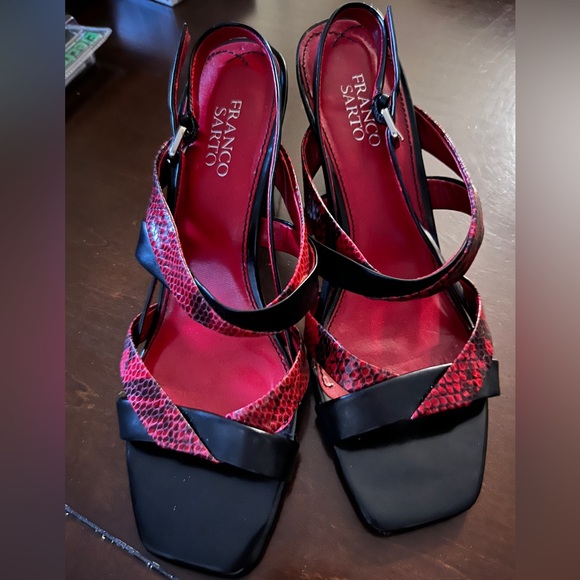 Franco Sarto Red Snakeskin Strappy Sandals With Wood Heel. Size 9 - Picture 10 of 10